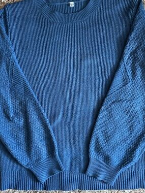 Women's Textured Crewneck Sweater in Deep Blue